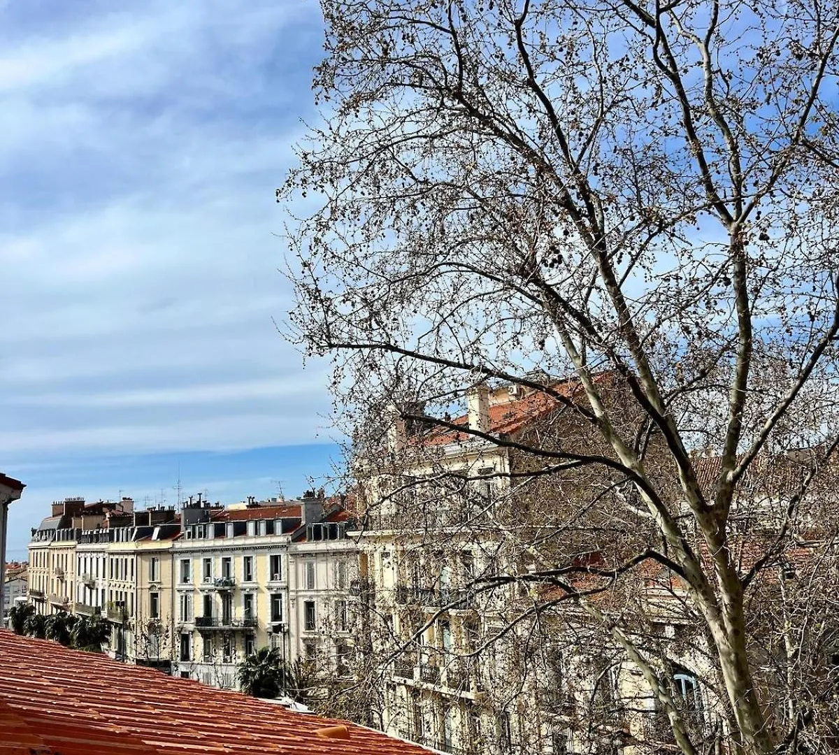 Apartament Charmand Studio Mansarde Dans Le Centre Ville De Cannes
