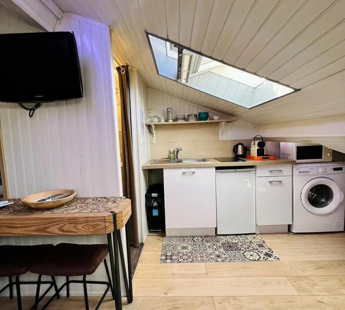 Apartment Charmand Studio Mansarde Dans Le Centre Ville De Cannes